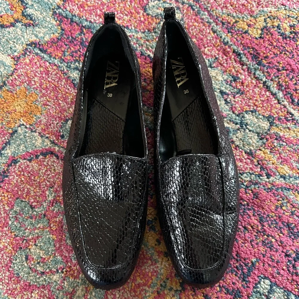 Zara | Women’s Black Shiny Faux Snakeskin Textured Slip-On Loafers Flats Sz 7.5